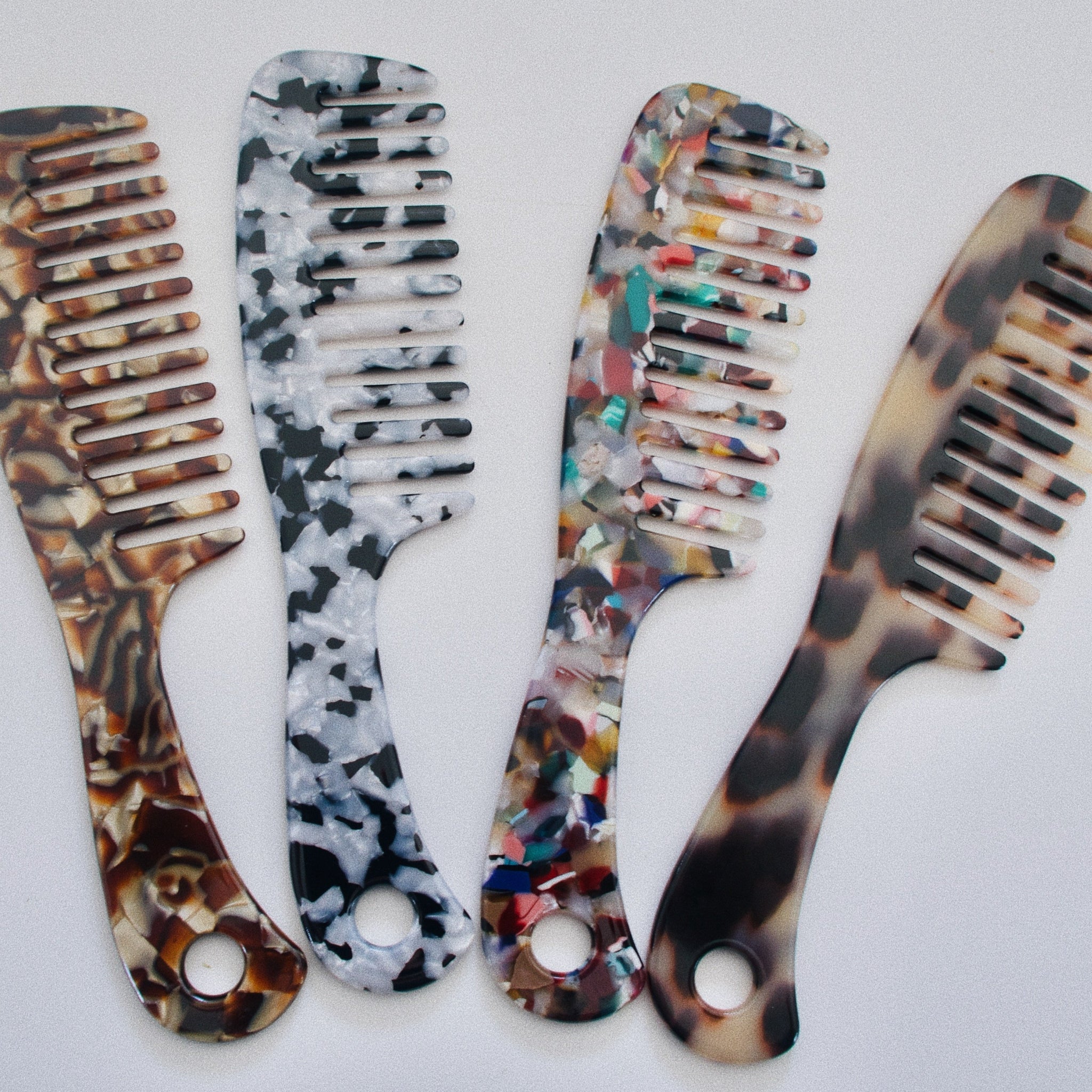 (HANDLE) COMBS