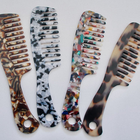 (HANDLE) COMBS